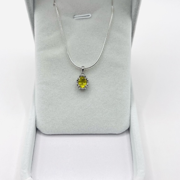 1.06 CT Oval Cut Natural Yellowish Sphene Pendant Necklace Sterling Silver - Picture 4 of 7
